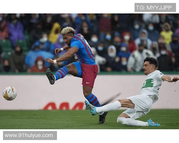 西甲豪门巴塞罗那宣布签下新秀，引爆转会市场热点