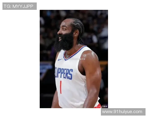 火箭前锋哈登：汤普森是一位伟大的篮球运动员，期待他早日回归赛场